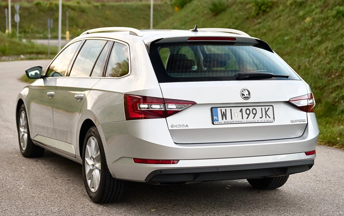 Skoda Superb cena 59900 przebieg: 240800, rok produkcji 2019 z Płock małe 781